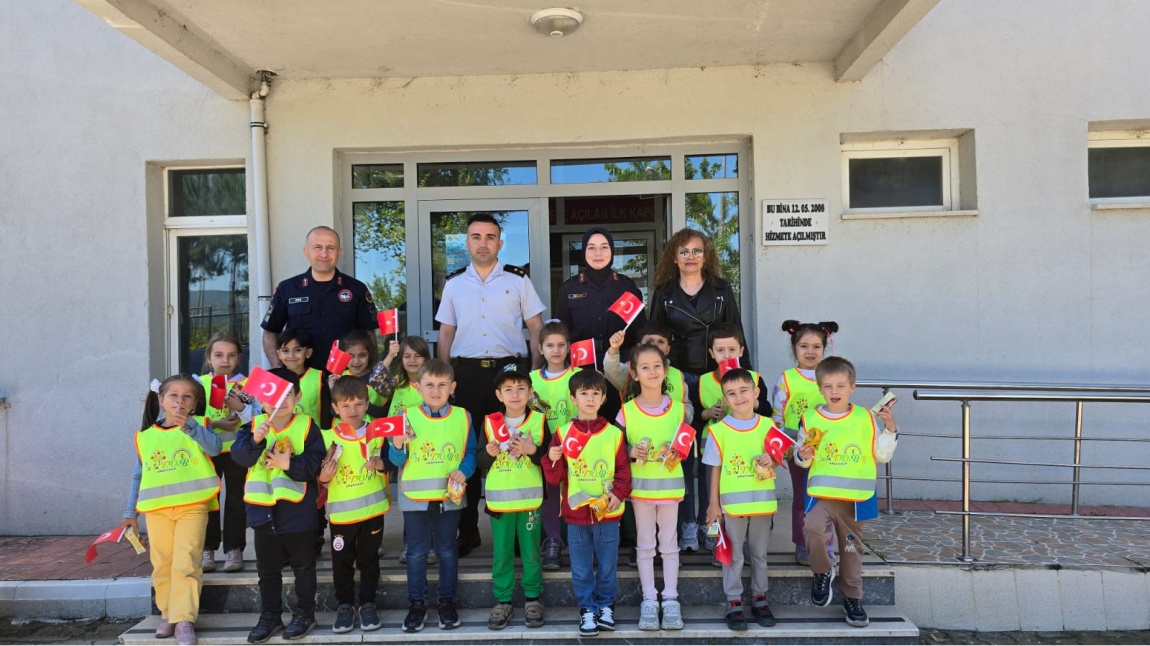 5 YAŞ B ŞUBESİ İLÇE JANDARMA KOMUTANLIĞI ZİYARETİ